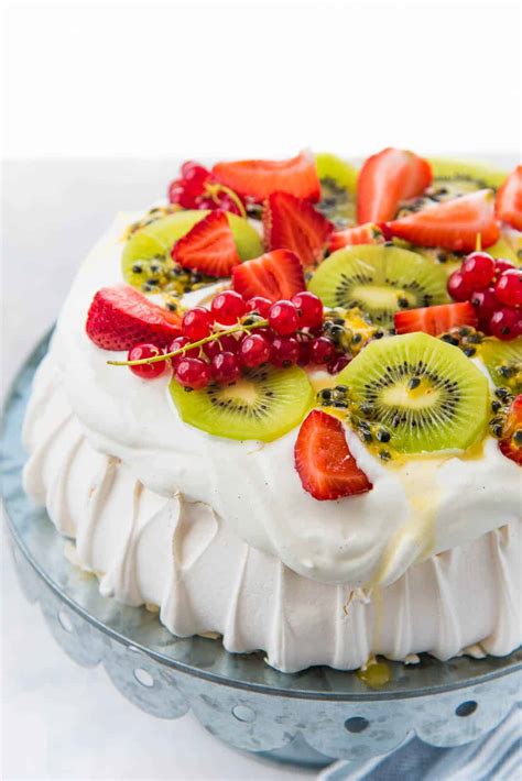 The Perfect Pavlova (Step by Step Recipe) - The Flavor Bender