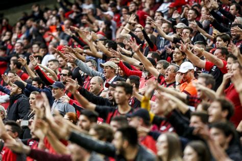 Torcida Os Fanáticos pede liberação da festa na Arena | Futebol ...