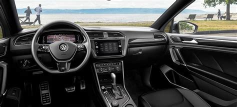 2022 Volkswagen Tiguan Interior Features & Dimensions | Seating, Cargo ...