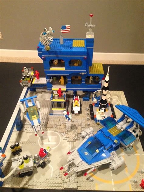 LEGO Neo-Classic Space Station - MOC | Lego, Vaisseau spatial lego ...