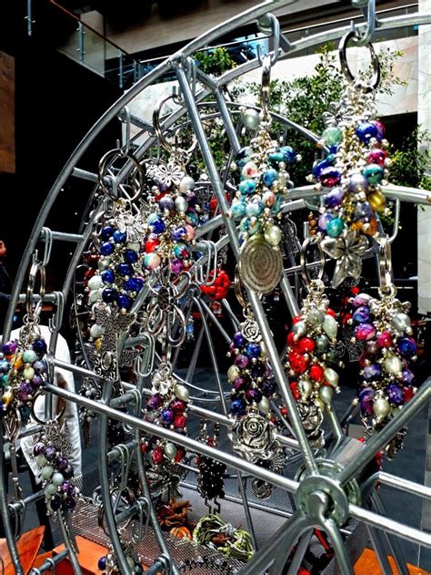 Exhibition Display wheel of fortune for jewelry, key chain or purse ...