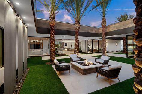 Kourtney Kardashian's House in Palm Springs: See Photos!