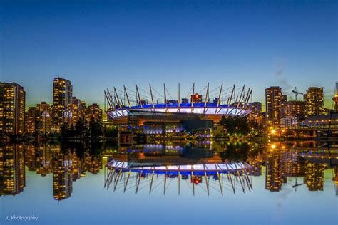 20 Stunning Photos of BC Place at Night » Vancouver Blog Miss604 ...