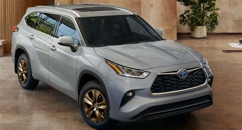 What Colors Does the 2023 Toyota Highlander Hybrid Platinum Come In?