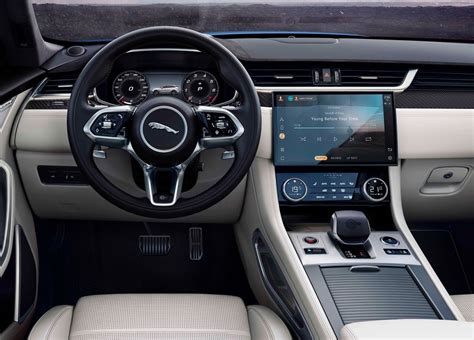 Jaguar-F-Pace-2021-Interior - Throttle Blips