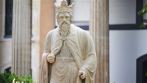 Alfred the Great's Southwark statue is partly Roman goddess - BBC News