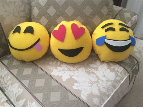 DIY Emoji Pillows : 6 Steps (with Pictures) - Instructables