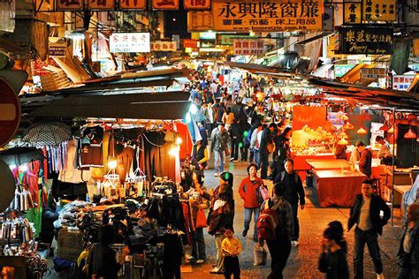 Temple Street Night Market - Perihla Travel Guides