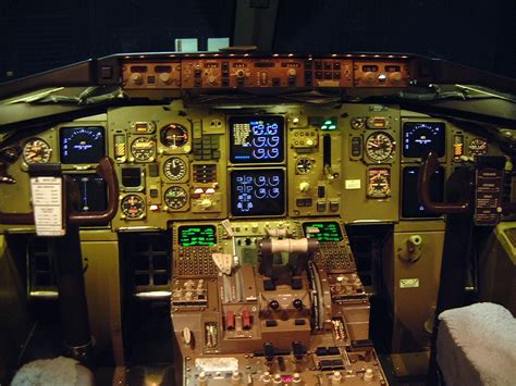 Delta Air Lines Cockpit. 757 - a photo on Flickriver