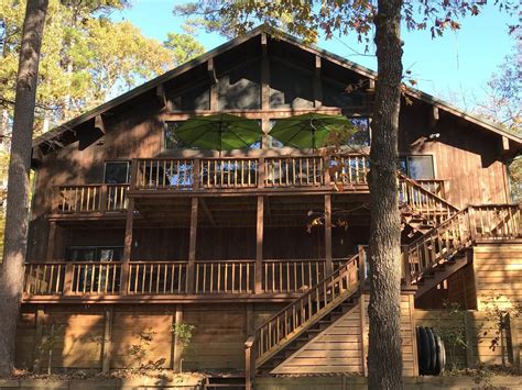 Beautiful Lakeside Lodge Rental in Holly Lake Ranch TX