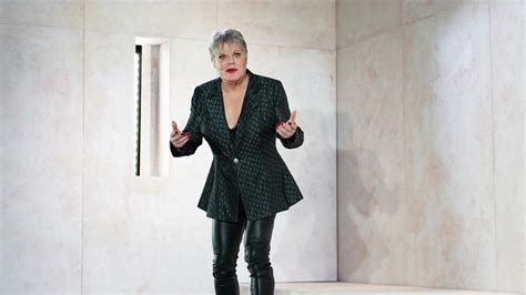 Eddie Izzard Is Quite Happy Doing Hamlet on Her Own | Broadway at Overture