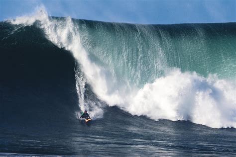 Die perfekte Welle von Nazaré: Big Wave Surfing in Portugal