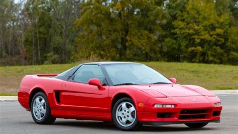 Acura NSX Gen 1 Specs, Price, Photos & Review