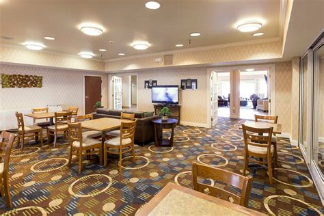 HOLIDAY INN EXPRESS & SUITES ST. JOSEPH - Updated 2024 Prices & Hotel ...