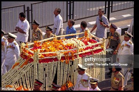 Indira Gandhi Funeral Photos and Premium High Res Pictures - Getty Images