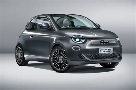 Fiat 500 Electric: fresh face for 2020's chic new EV | CAR Magazine