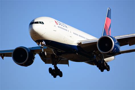 File:Delta Air Lines, Boeing 777-200, N704DK - NRT.jpg - Wikimedia Commons