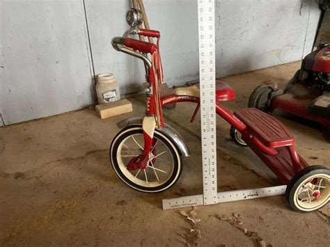 Radio flyer tricycle - Legacy Auction Company