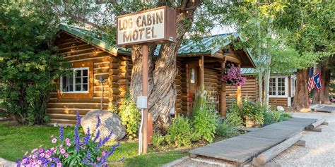 Pinedale WY Hotels | The Log Cabin Motel in Pinedale WY