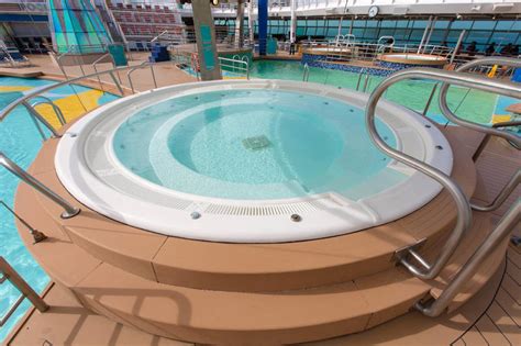 Pool Deck on Royal Caribbean Voyager of the Seas Cruise Ship - Cruise ...