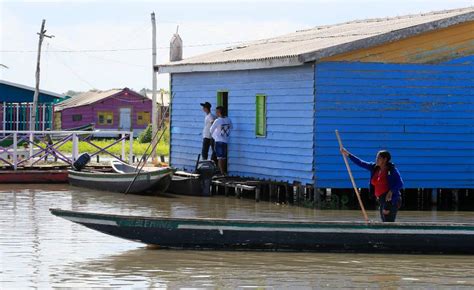 Los pueblos de palafitos de Colombia buscan mantener cultura