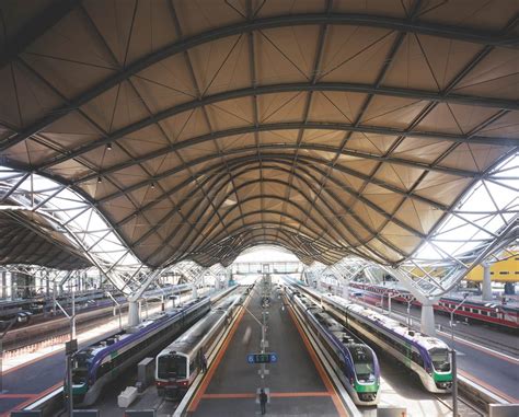 Southern Cross Station in Melbourne, Aus|Train Station