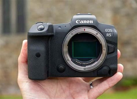 Canon EOS R5 Firmware Version 1.1.0 Addresses Overheating Issues ...