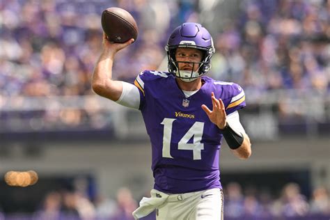 All eyes turned to Vikings QB Sam Darnold after news of J.J. McCarthy's ...