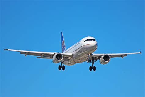 N403UA: United Airlines Airbus A320-200 at Toronto Pearson (YYZ)