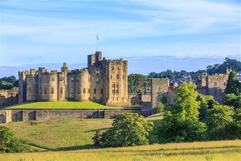 Alnwick Castle and Scottish Borders Tour from Edinburgh 2023