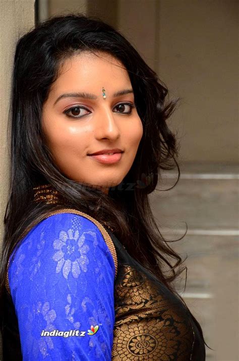 Malavika Menon Photos - Malayalam Actress photos, images, gallery ...