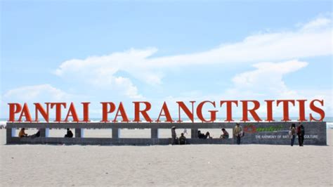 11 Spot Foto Pantai Parangtritis Jogja (HTM, Rute, Jam Buka)