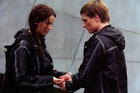 16 Romantic Katniss & Peeta Quotes 'Mockingjay' Needs In Part One