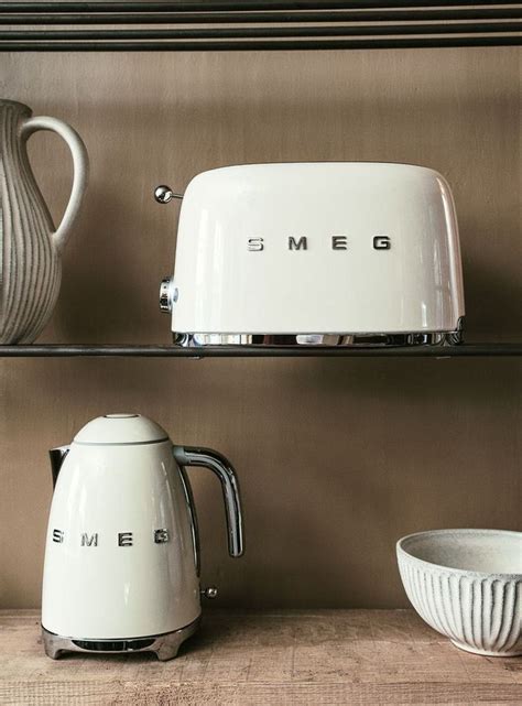 Smeg Retro Aesthetic Kettle & Toaster Set