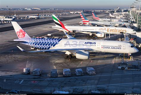 B-18918 China Airlines Airbus A350-941 Photo by Sierra Aviation ...