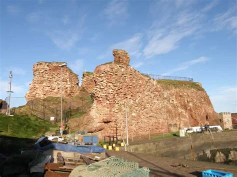 Dunbar Castle Picture 3 Victoria Harbour Midlothian East Lothian ...