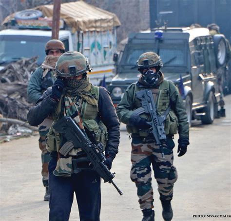 Indian Army Para SF during a operation in Kashmir.[1452×1388] : r ...