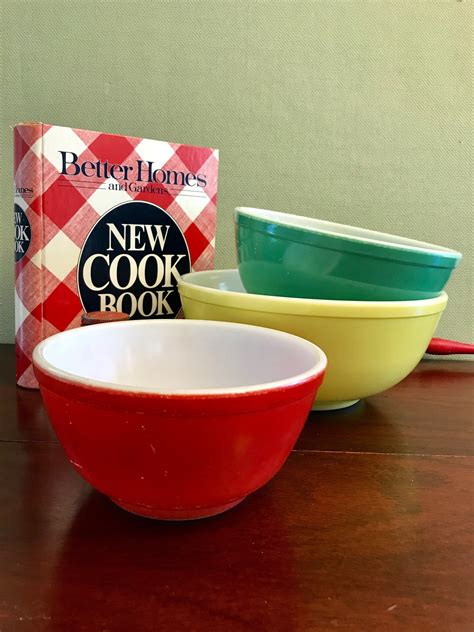 Vintage Pyrex Mixing Bowls, Primary colors Pyrex Bowl set, Vintage ...