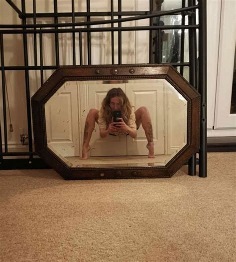 10 Times People Tried To Sell Mirrors And The Photos They Took Showed ...