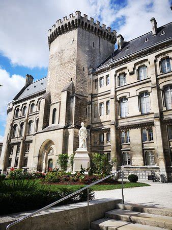 Hotel de Ville d’Angouleme / le Chateau Comtal - 2020 All You Need to ...