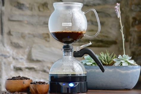 How To Brew Coffee Using A Vacuum Siphon Coffee Maker: Recipe Included ...