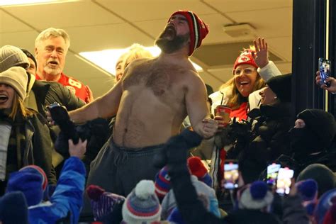 National reaction to Jason Kelce going shirtless in Buffalo to ...