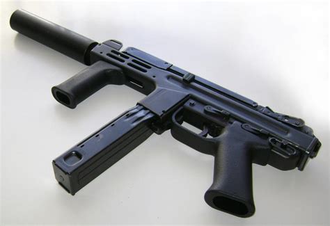 Spectre M4: A submachine gun with unusual features