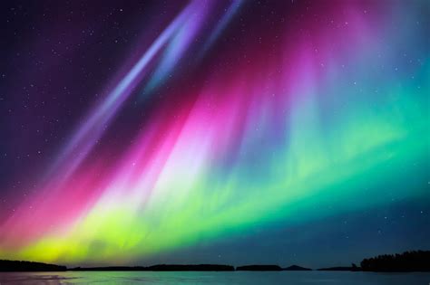 The colours of the polar aurora