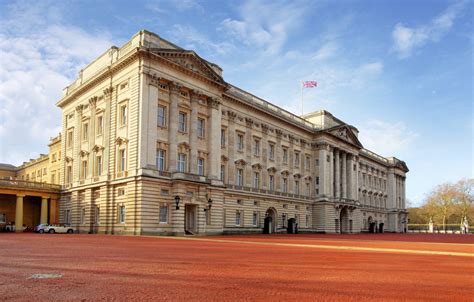 A Grand Entrance to Buckingham Palace | UltraVilla