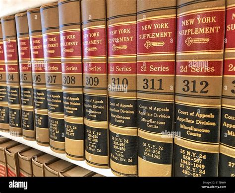 Law books shelf hi-res stock photography and images - Alamy