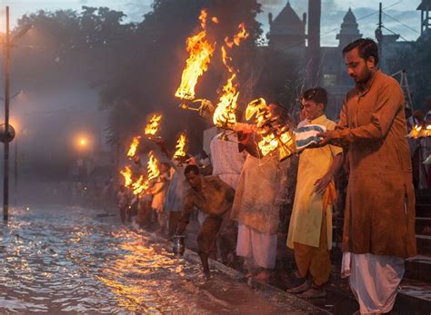 A Guide to See Spactcular Ceremony of Ganga Aarti in India