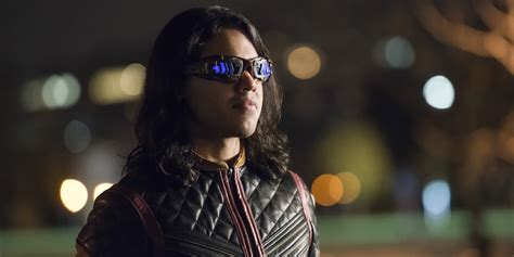 The Flash: Cisco Suits Up as Vibe in New Photos