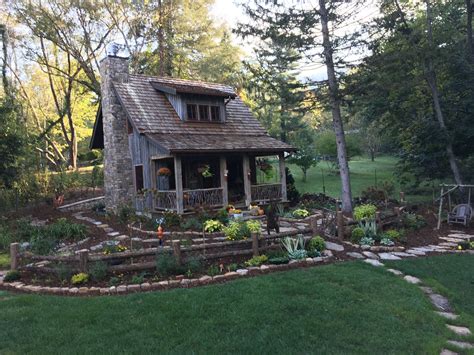 Pin by Geni Mckee on rustic cabin landscaping | Rustic cottage, Rustic ...