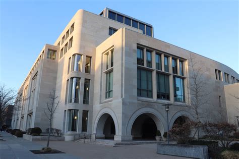 Harvard Law School Reveals New Seal, Replacing Former Crest With Ties ...